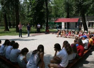 Voluntarii „La Strada” vin cu seminare informative la taberele de odihnă pentru copii