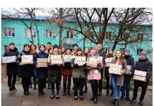 Oferă zâmbete și căldură celor mai triști ca tine