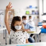 Purtarea măștii devine obligatorie pentru elevi Imagine simbol